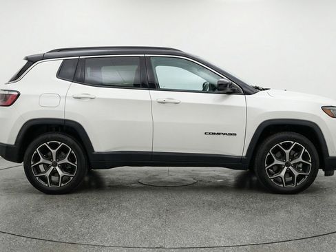 Used 2025 Jeep Compass Limited image 11