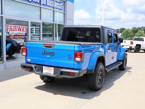 Used 2022 Jeep Gladiator Sport AWD/4WD image 3