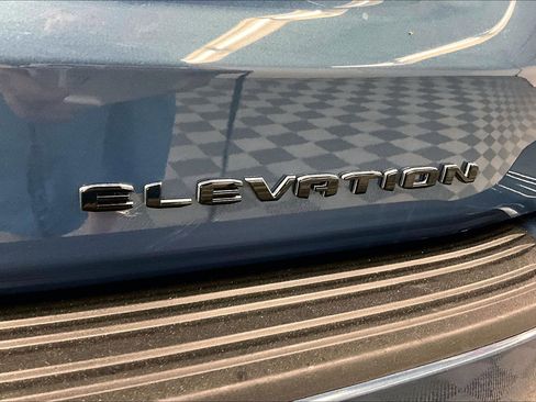 Used 2025 GMC Yukon Elevation w/ Elevation Premium Package AWD/4WD image 9