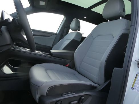 New 2026 Volkswagen Atlas Cross Sport SEL R-Line AWD/4WD image 8