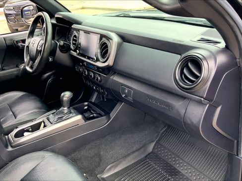 Used 2021 Toyota Tacoma TRD Off-Road w/ TRD Premium Off Road Package image 18