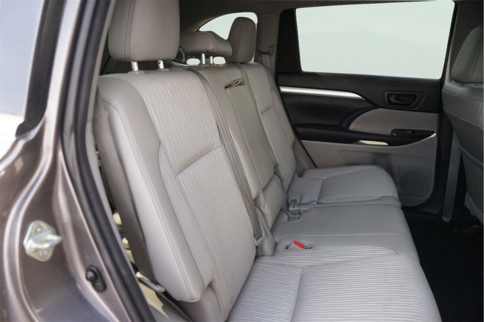 Used 2015 Toyota Highlander Plus FWD image 16
