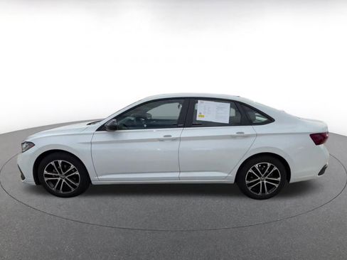 Used 2025 Volkswagen Jetta Sport image 9
