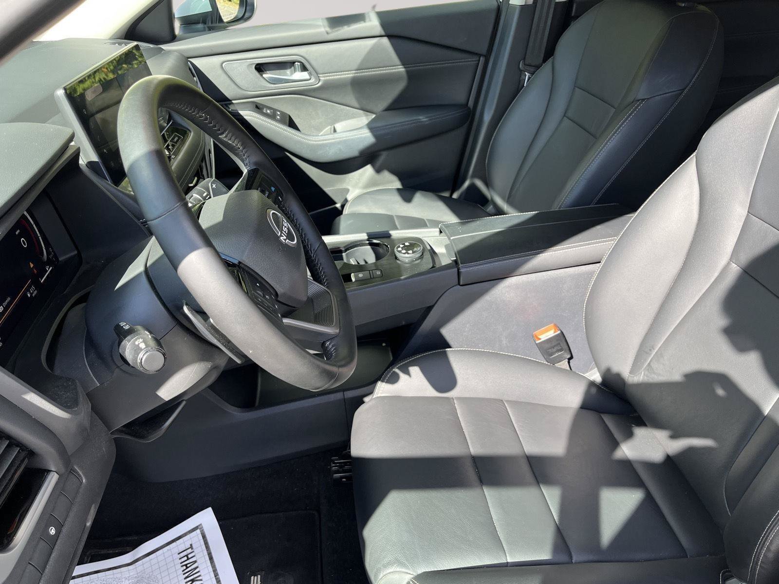 Used 2025 Nissan Rogue SL AWD/4WD image 21