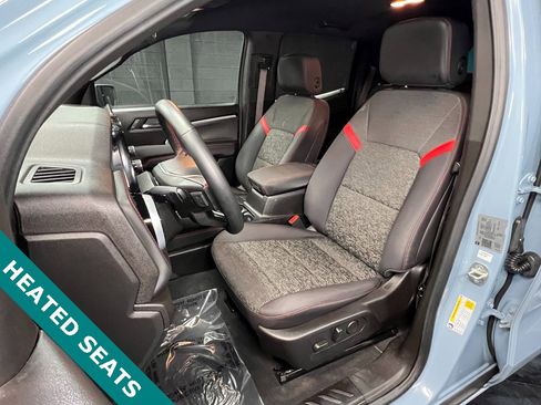 Used 2025 Chevrolet Colorado Z71 w/ Technology Package image 3