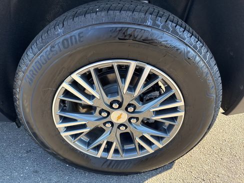 Used 2025 Chevrolet Traverse LT image 10