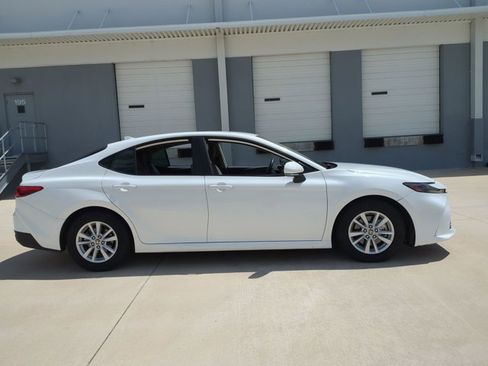 Used 2025 Toyota Camry LE FWD image 5