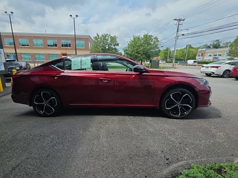 Used 2024 Nissan Altima 2.5 SR AWD/4WD image 7