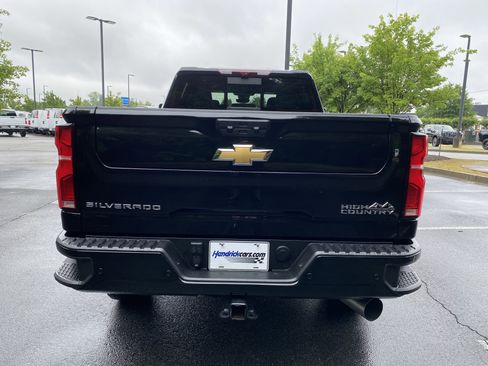 Used 2025 Chevrolet Silverado 2500 High Country w/ High Country Premium Package AWD/4WD image 8