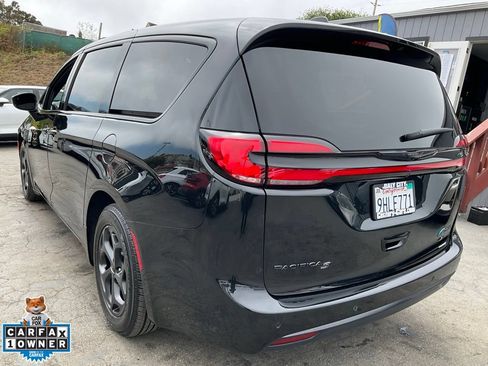 Used 2023 Chrysler Pacifica Limited w/ Uconnect Theater Family Group FWD image 91
