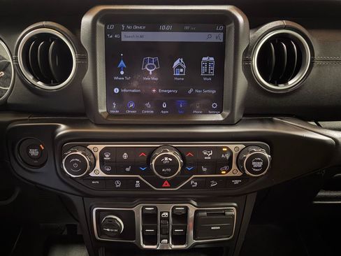 Used 2020 Jeep Wrangler Unlimited Sahara AWD/4WD image 17
