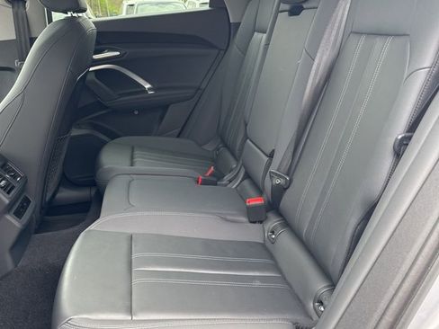 Used 2025 Audi Q5 Premium w/ Convenience Package image 11