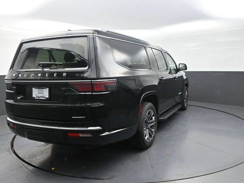 Used 2024 Jeep Wagoneer L Series II w/ Flexible Seating Group AWD/4WD image 9