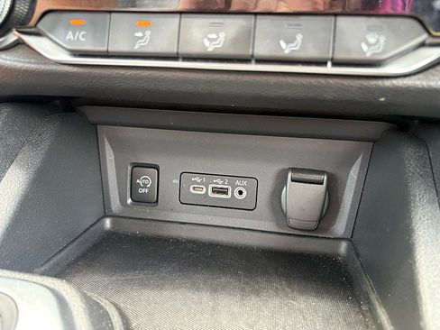 Used 2025 Nissan Sentra SV FWD image 17