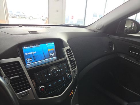 Used 2014 Chevrolet Cruze LT image 25