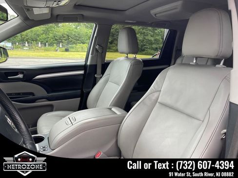 Used 2014 Toyota Highlander XLE image 22
