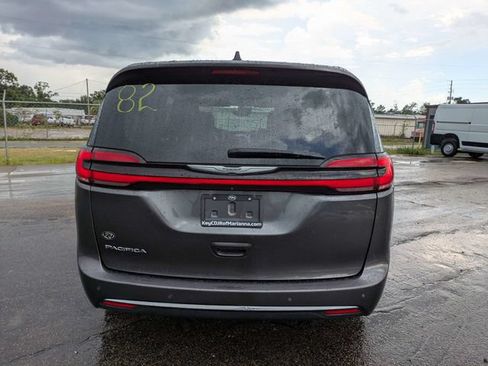 Used 2023 Chrysler Pacifica Touring-L FWD image 5