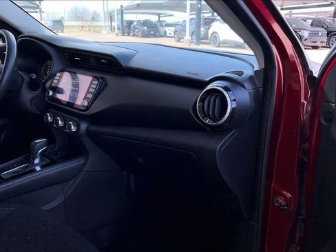 Used 2023 Nissan Kicks SV image 16