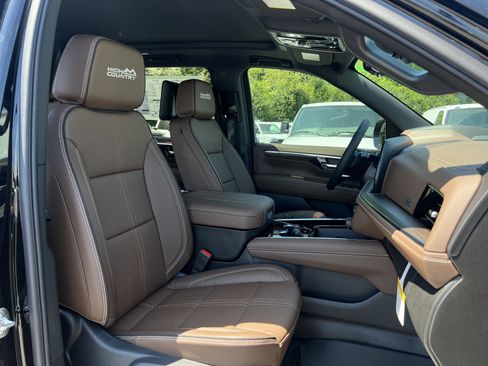 New 2026 Chevrolet Suburban High Country AWD/4WD image 36