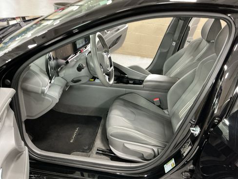 Certified 2025 Hyundai Elantra SEL FWD image 11