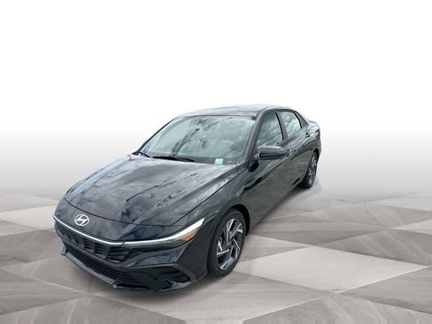 Used 2025 Hyundai Elantra SEL FWD image 4