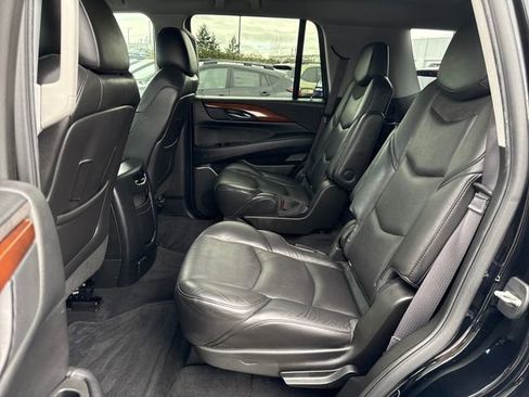Used 2016 Cadillac Escalade Base image 17
