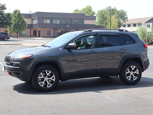Used 2016 Jeep Cherokee Trailhawk w/ Cold Weather Group AWD/4WD image 10