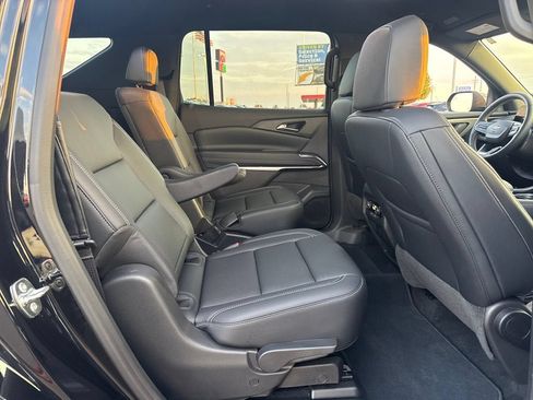 Used 2026 Chevrolet Traverse LT FWD image 12