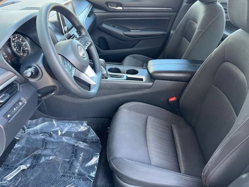 Used 2025 Nissan Altima 2.5 SV FWD image 30