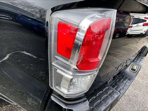 Certified 2021 Toyota Tacoma TRD Off-Road image 25