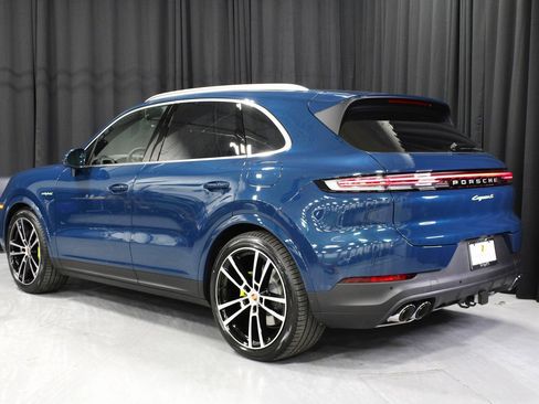 New 2026 Porsche Cayenne S image 3