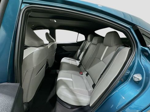 Used 2025 Toyota Camry SE w/ Convenience Package FWD image 23