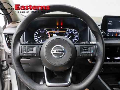 Used 2021 Nissan Rogue SV image 21