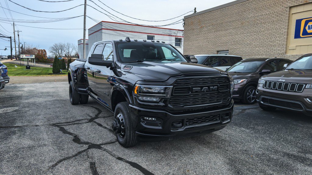 Used 2022 RAM 3500 Limited AWD/4WD image 2