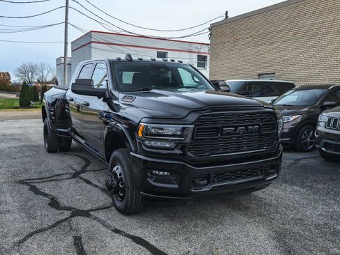 Used 2022 RAM 3500 Limited AWD/4WD image 2