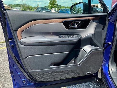 Used 2025 Subaru Forester Sport image 19