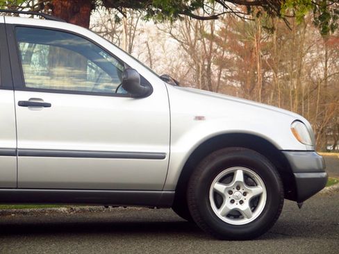 Used 1998 Mercedes-Benz ML 320 4MATIC image 29