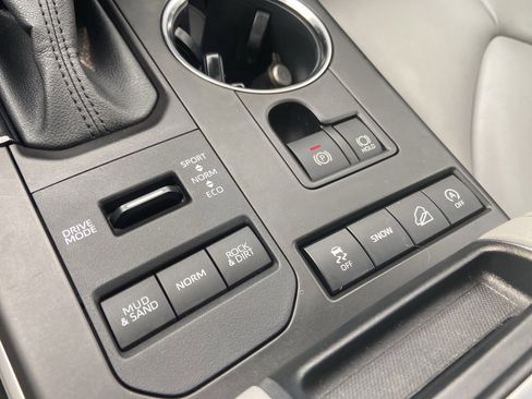 Used 2022 Toyota Highlander XLE image 18