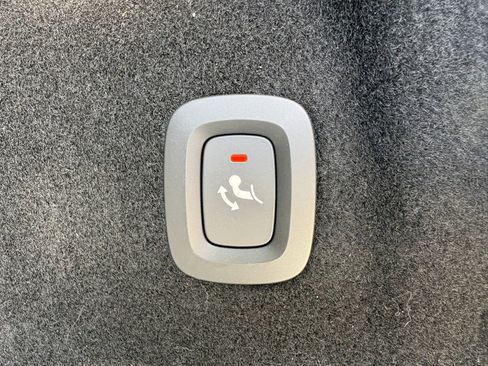 Used 2022 Volvo XC60 B5 Momentum w/ Advanced Package image 25