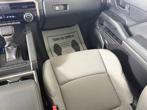 Used 2024 Toyota Tacoma SR5 AWD/4WD image 22