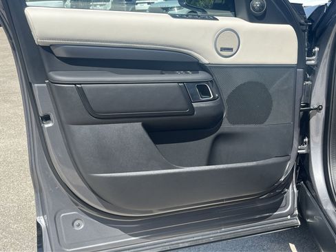 New 2025 Land Rover Discovery Metropolitan Edition image 20