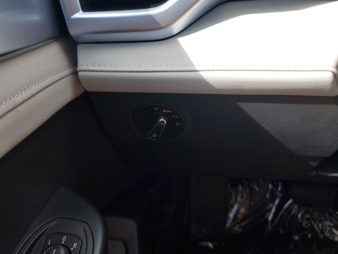 New 2025 Volkswagen Taos SE image 20