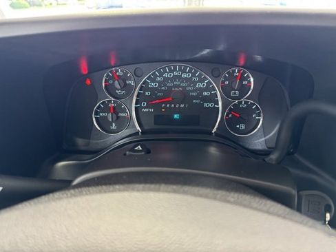 Used 2025 Chevrolet Express 2500 w/ Driver Convenience Package image 16