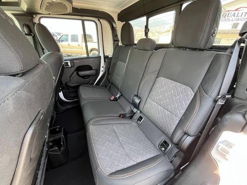 Used 2026 Jeep Gladiator Mojave AWD/4WD image 14