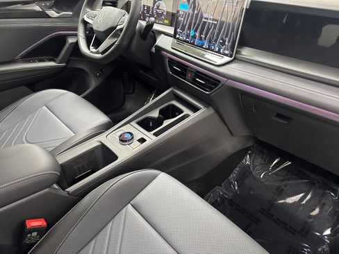 New 2026 Volkswagen Tiguan SE R-Line AWD/4WD image 15