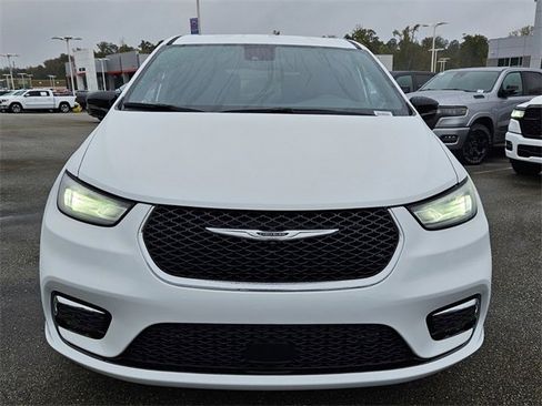 New 2026 Chrysler Pacifica Select image 2