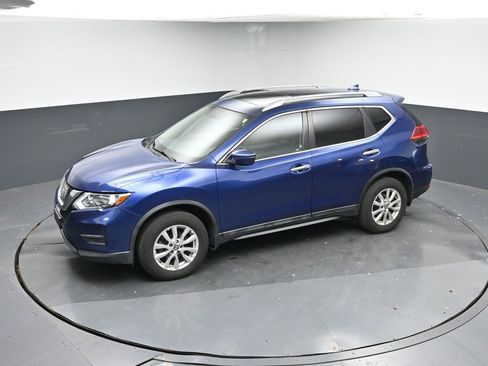 Used 2017 Nissan Rogue SV w/ Sun & Sound Touring Package image 19