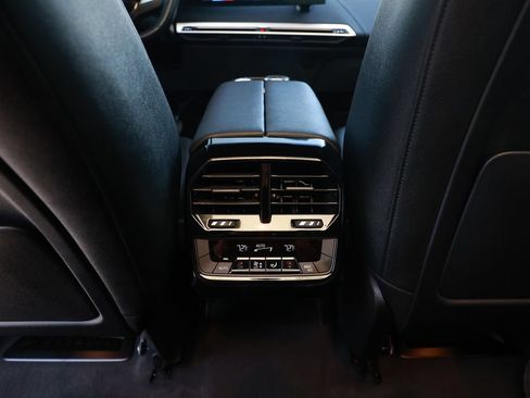 Used 2025 BMW iX xDrive50 AWD/4WD image 33