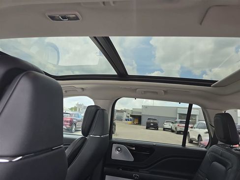 New 2025 Lincoln Aviator Reserve w/ Luxury Package image 31