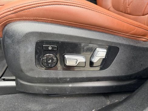 Used 2022 BMW X7 xDrive40i w/ Premium Package AWD/4WD image 11